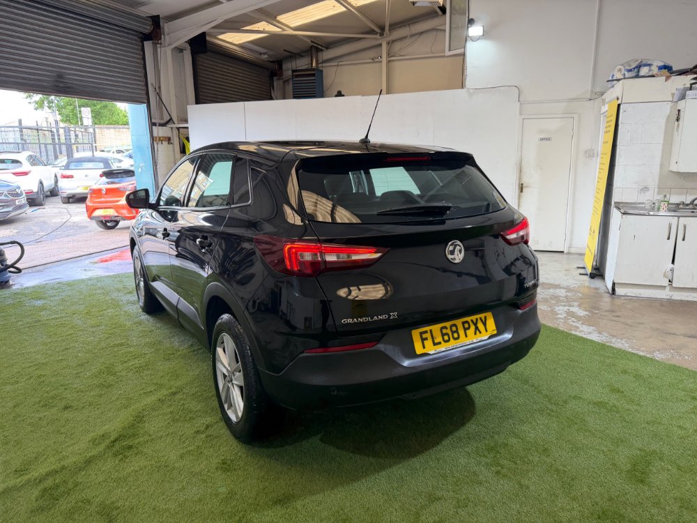 Black Vauxhall Grandland X 1.5 Turbo D BlueInjection SE SUV 5dr Diesel Manual Euro 6 s/s 130 ps