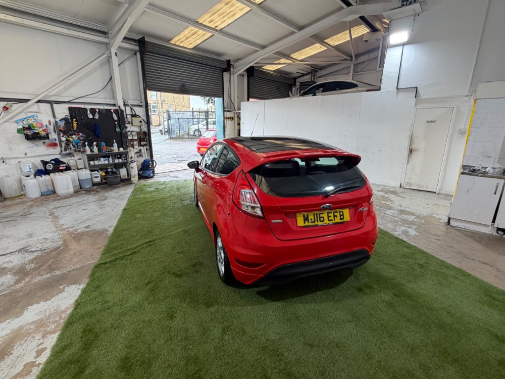 Red 2016 Ford Fiesta 1.0T EcoBoost Zetec S Hatchback 3dr Petrol Manual Euro 6 s/s 140 ps in Dewsbury