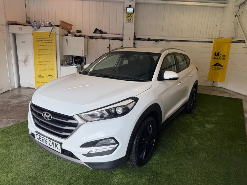 White Hyundai Tucson 1.7 CRDi Blue Drive SE SUV 5dr Diesel Manual Euro 6 s/s 116 ps