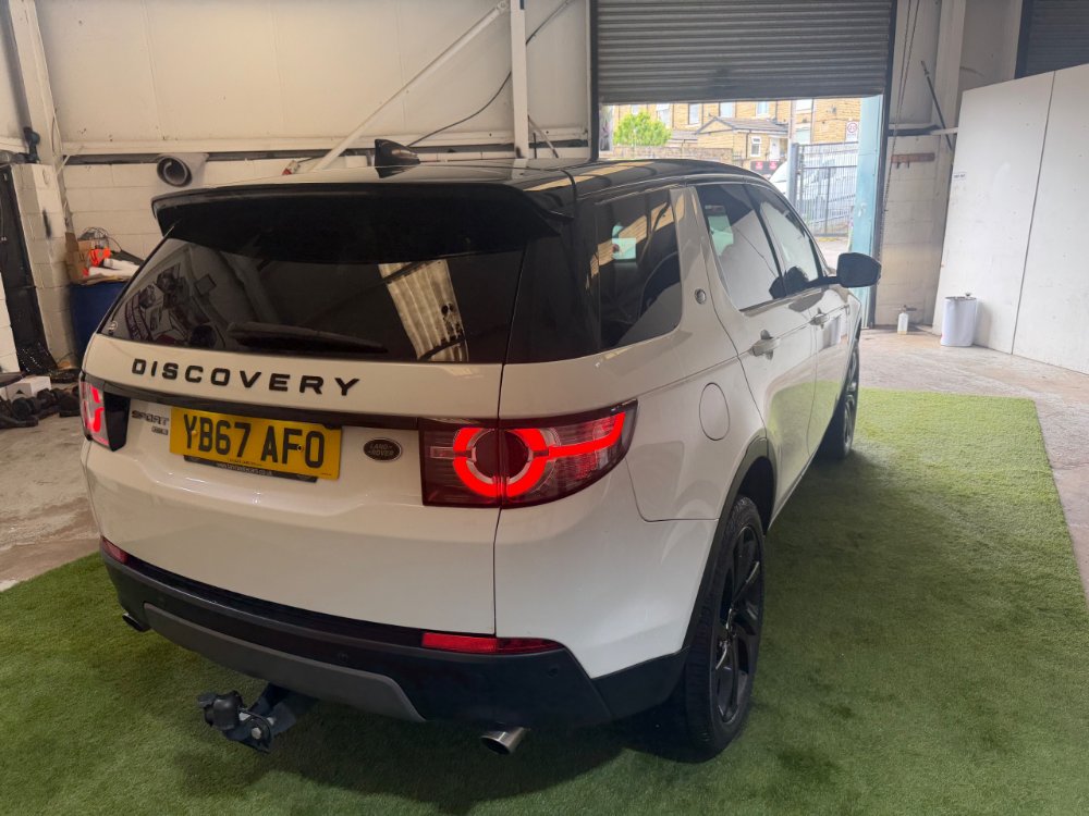 Land Rover Discovery Sport 2.0 TD4 HSE Black SUV 5dr Diesel Auto 4WD Euro 6 s/s 180 ps for sale in Dewsbury