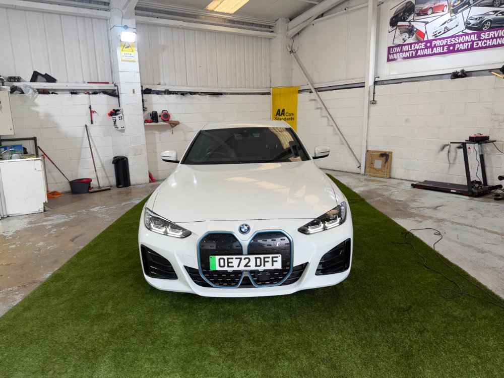 White 2022 BMW i4 40 83.9kWh M Sport Gran Coupe 5dr Electric Auto eDrive 340 ps in Dewsbury