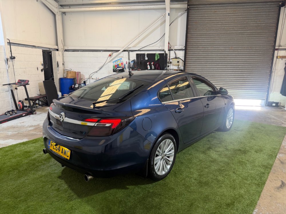Blue Vauxhall Insignia 2.0 CDTi ecoFLEX Design Nav Hatchback 5dr Diesel Manual Euro 5 s/s 140 ps