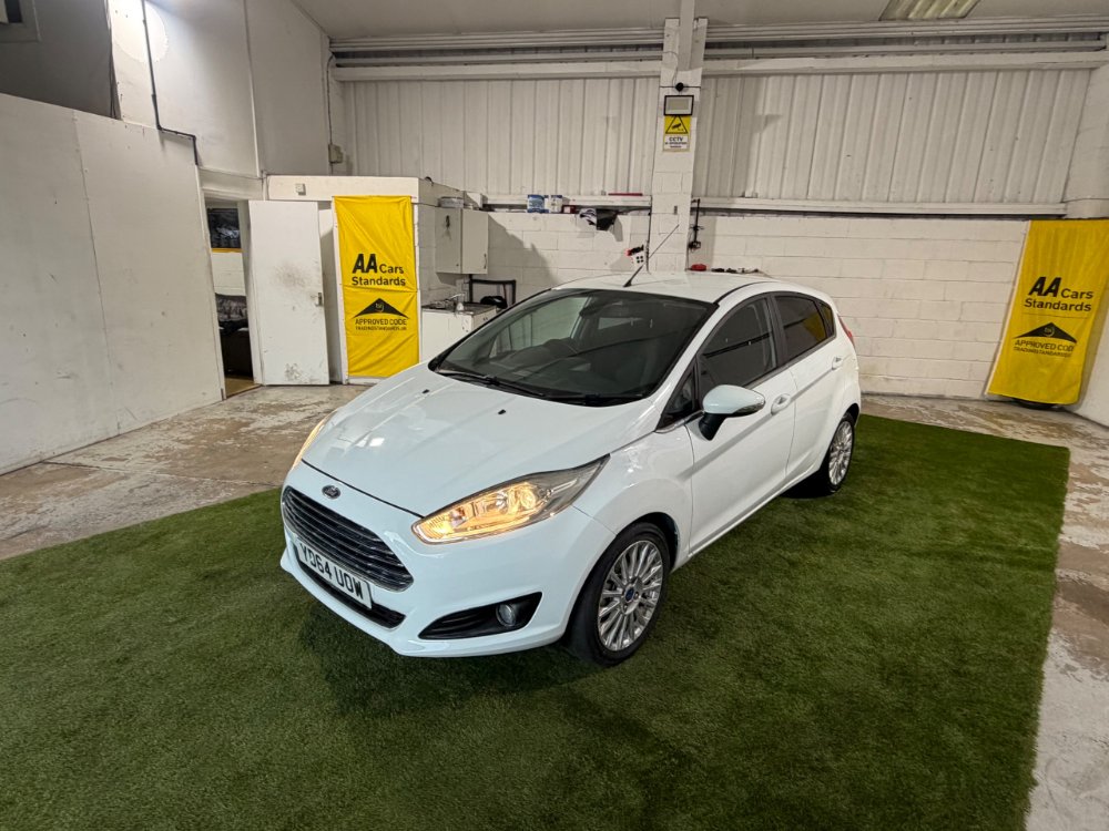 White Ford Fiesta 1.0T EcoBoost Titanium Hatchback 5dr Petrol Manual Euro 5 s/s 100 ps