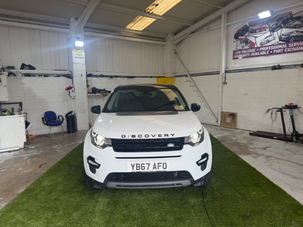 White 2017 Land Rover Discovery Sport 2.0 TD4 HSE Black SUV 5dr Diesel Auto 4WD Euro 6 s/s 180 ps in Dewsbury