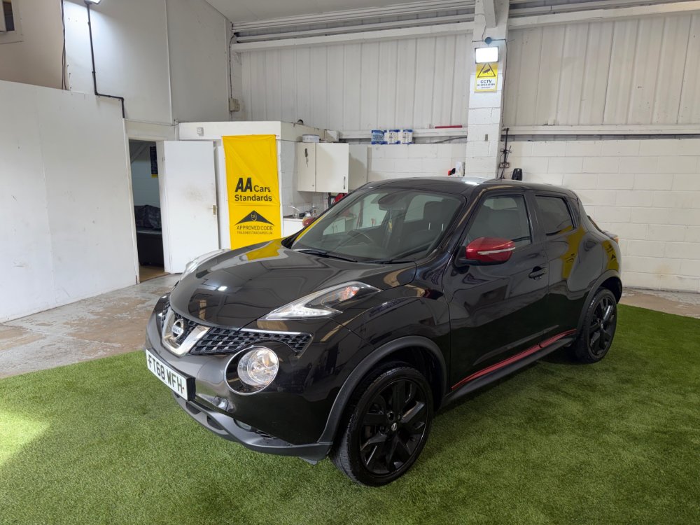 Black Nissan Juke 1.5 dCi N-Connecta SUV 5dr Diesel Manual Euro 6 s/s 110 ps