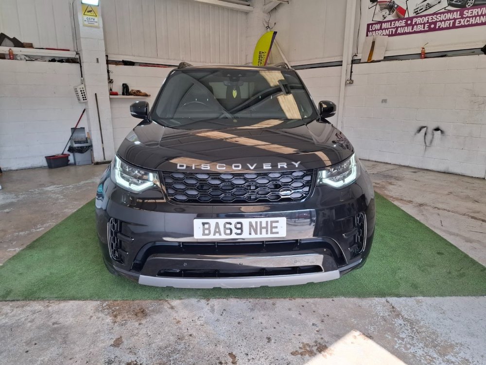 Black 2019 Land Rover Discovery 2.0 SD4 SE SUV 5dr Diesel Auto 4WD Euro 6 s/s 240 ps in Dewsbury